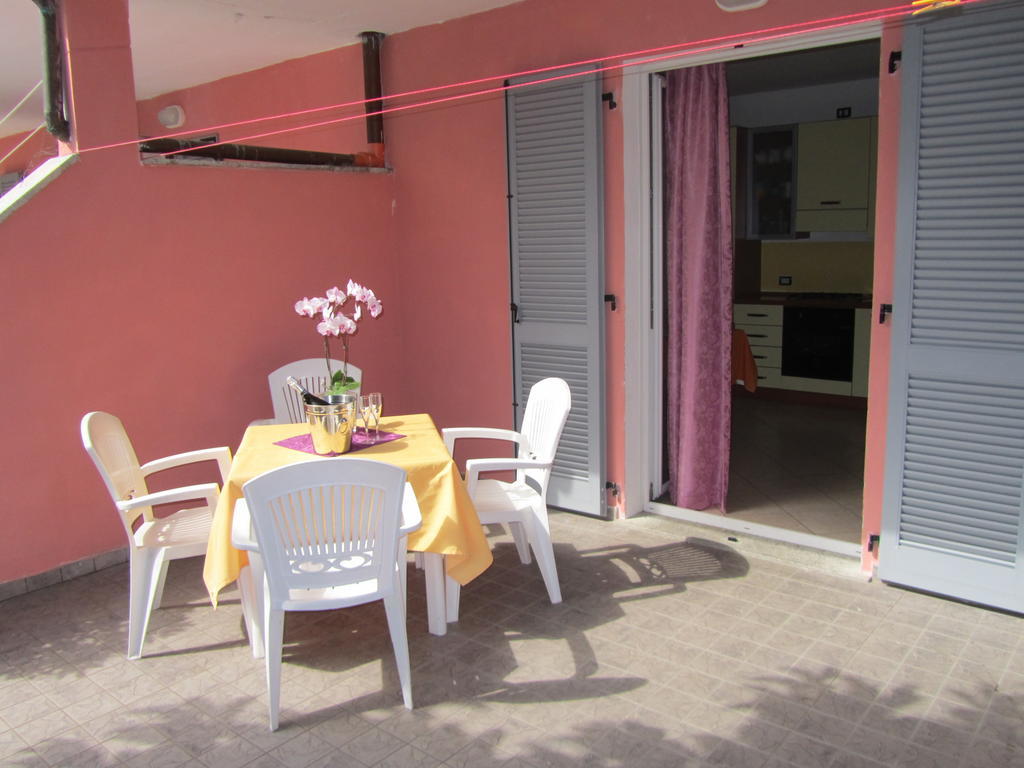 Residence Laguna Beach Pianello Del Lario Chambre photo
