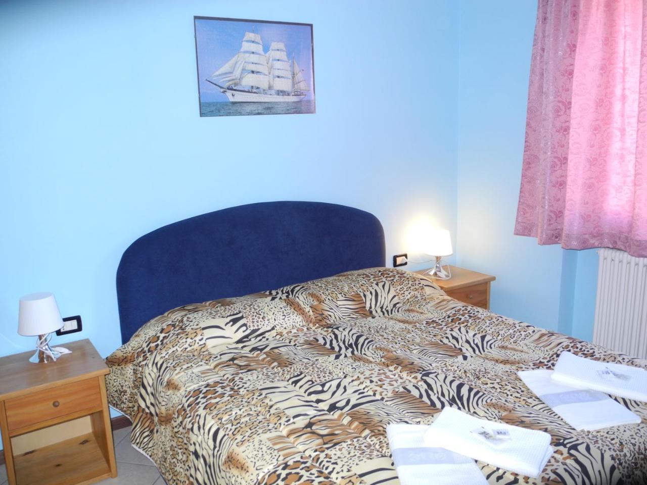 Residence Laguna Beach Pianello Del Lario Extérieur photo